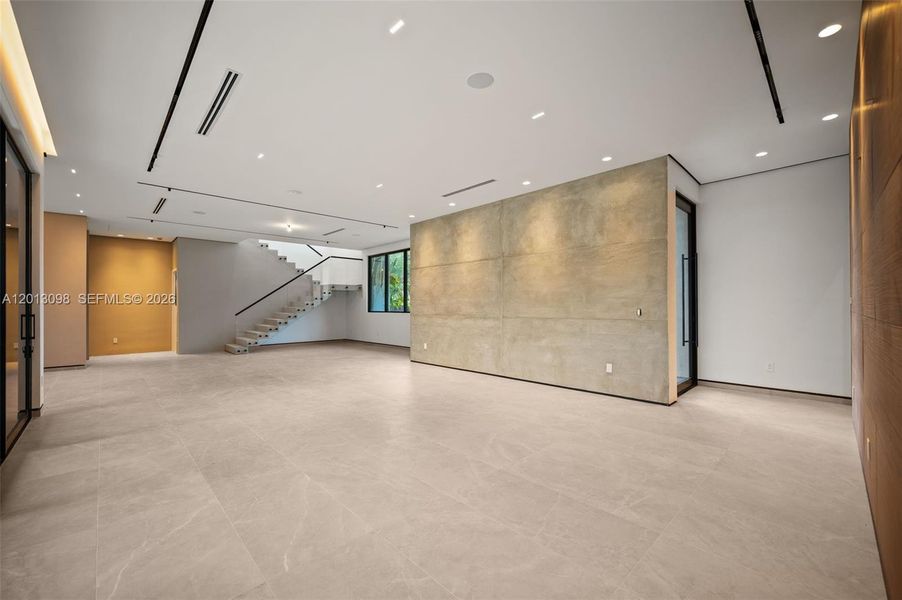 Spacious, unfurnished interior of a new home in , Miami (Image 27).