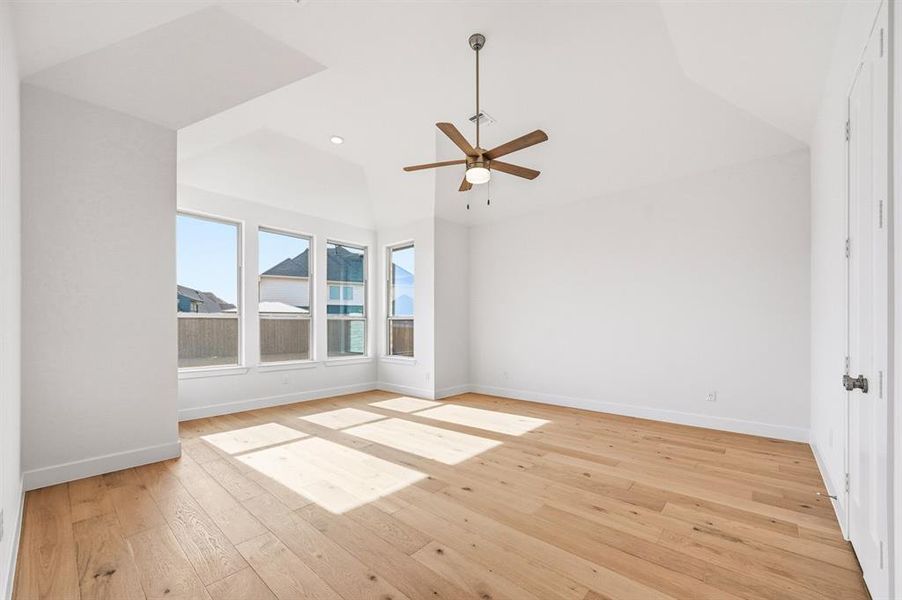 Spacious, unfurnished interior of a new home in Saddle Star Estates, Rockwall (Image 21).