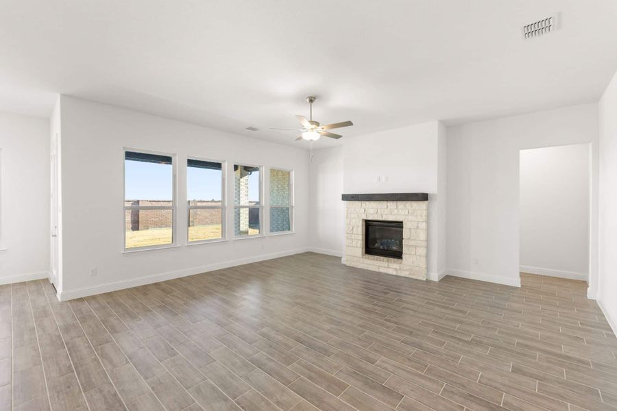 Representative unfurnished interior of a home built from the Belton by UnionMain Homes in Lake Breeze, Lavon (Image 21).