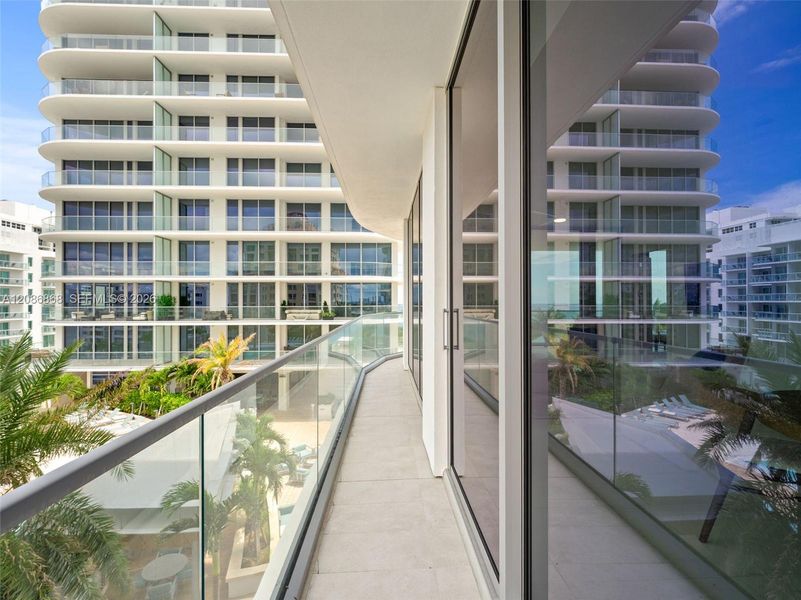 Condo located in Fort Lauderdale, FL showcasing its design and architecture (Image 25).