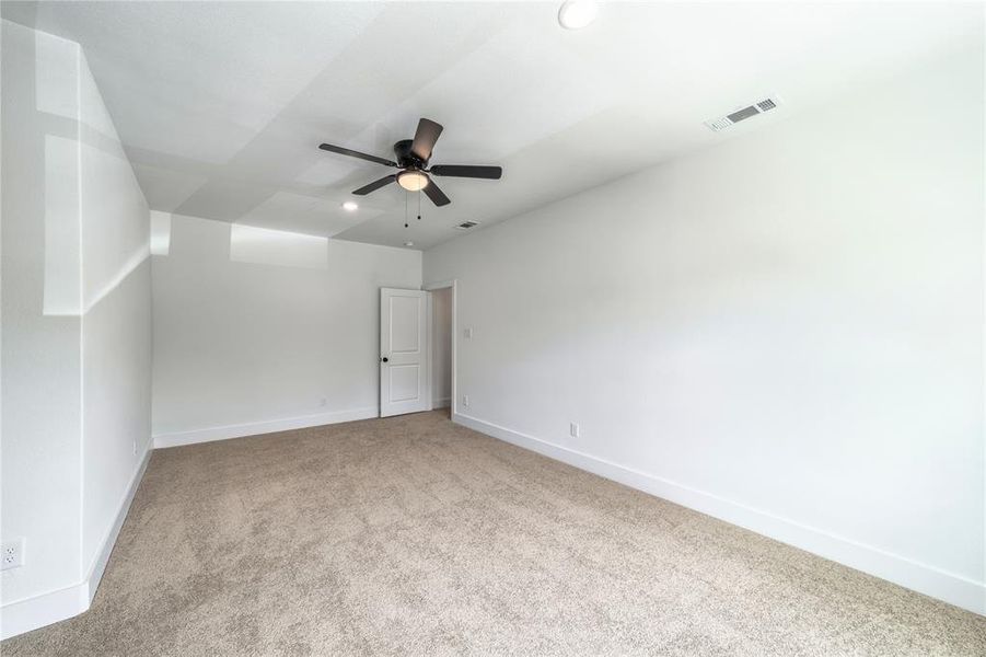 Spacious, unfurnished interior of a new home in , Fort Worth (Image 23).