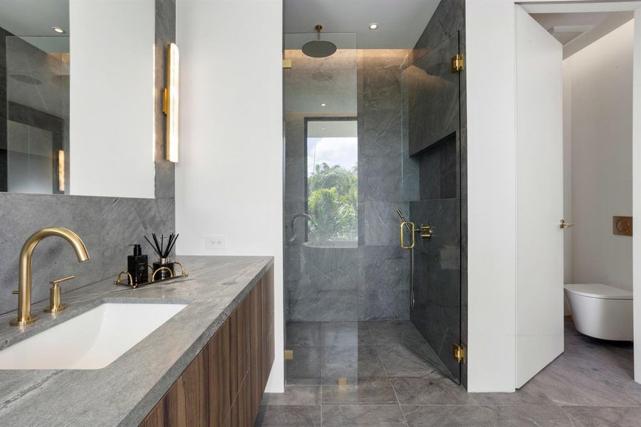 Primar Bathroom