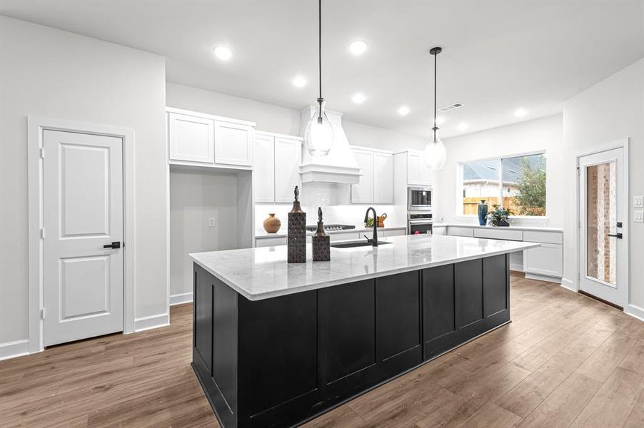 Imagine entertaining your family and friends in this beautiful Kitchen!