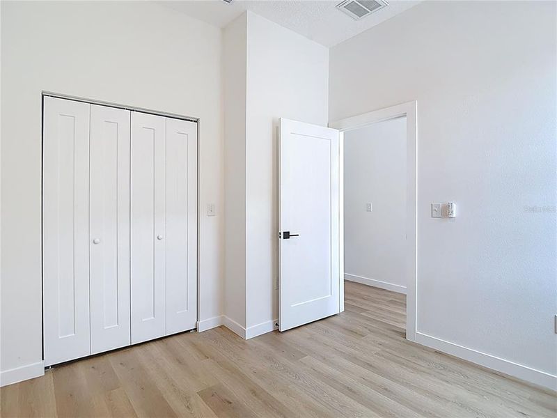 Spacious, unfurnished interior of a new home in , Tampa (Image 14).