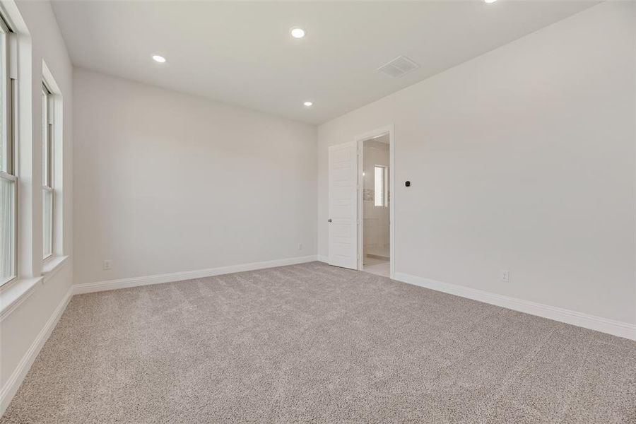 Spacious, unfurnished interior of a new home in Villages of Creekwood, Frisco (Image 28). Spacious, unfurnished interior of a new home in Villages of Creekwood, Frisco (Image 28).