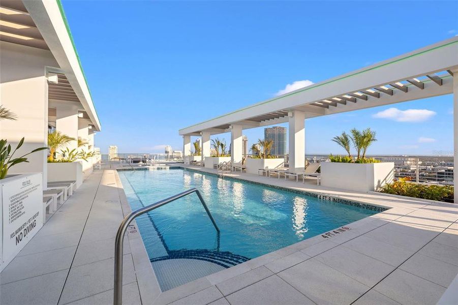 Exterior details and patio area of a home in , St. Petersburg (Image 32).