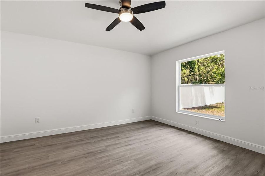 Spacious, unfurnished interior of a new home in , Leesburg (Image 25).