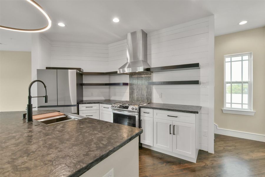 Furnished interior view inside a new home in , Galveston (Image 12).