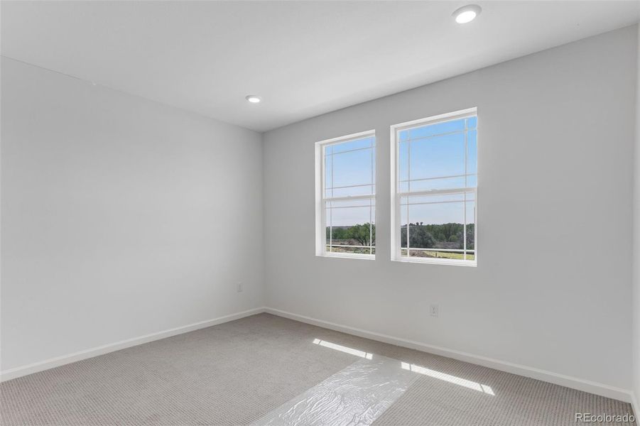 Spacious, unfurnished interior of a new home in Sugar Mill Village, Longmont (Image 14).