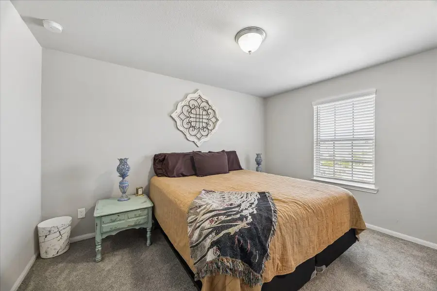 Furnished interior view inside a new home in Stonebrooke, Conroe (Image 9).