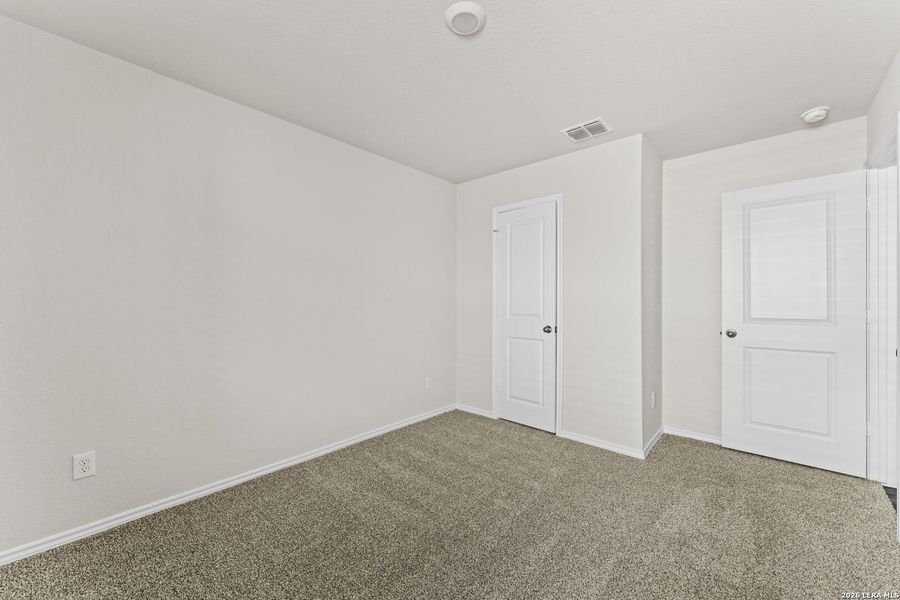 Spacious, unfurnished interior of a new home in Stonehill, San Antonio (Image 15).