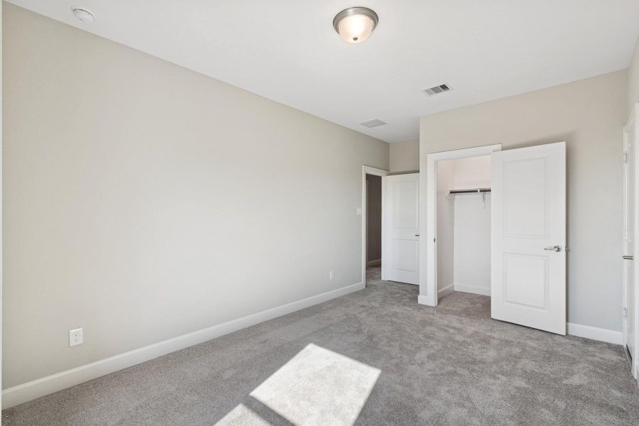 Spacious, unfurnished interior of a new home in Kresston - Enclave Collection, Magnolia (Image 36).