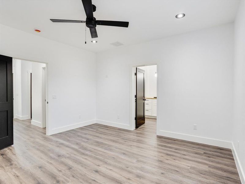 Spacious, unfurnished interior of a new home in , Bells (Image 16).