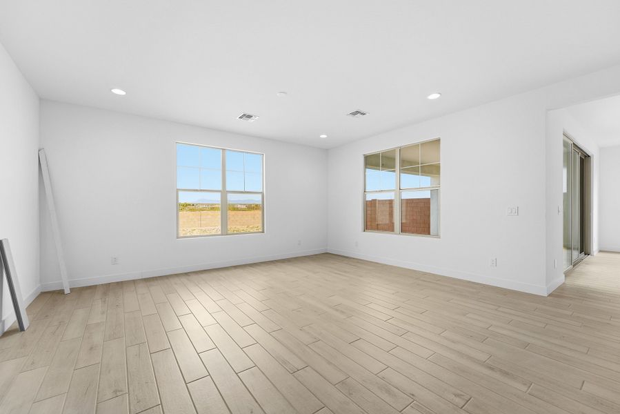 Spacious, unfurnished interior of a new home in Combs Ranch, San Tan Valley (Image 16).