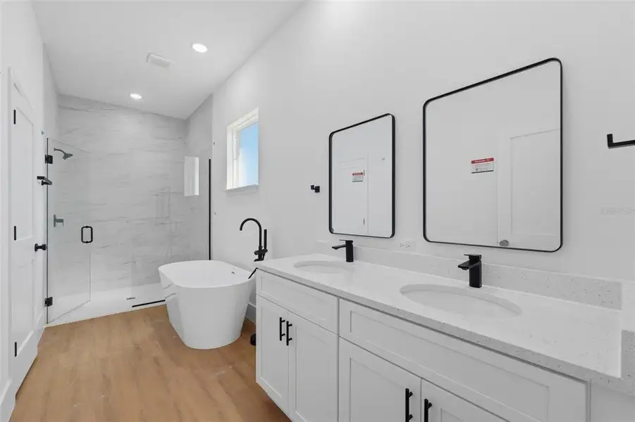 Furnished interior view inside a new home in , Ocala (Image 10).