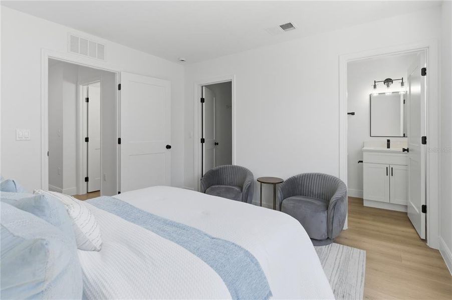 Furnished interior view inside a new home in , Altamonte Springs (Image 8).