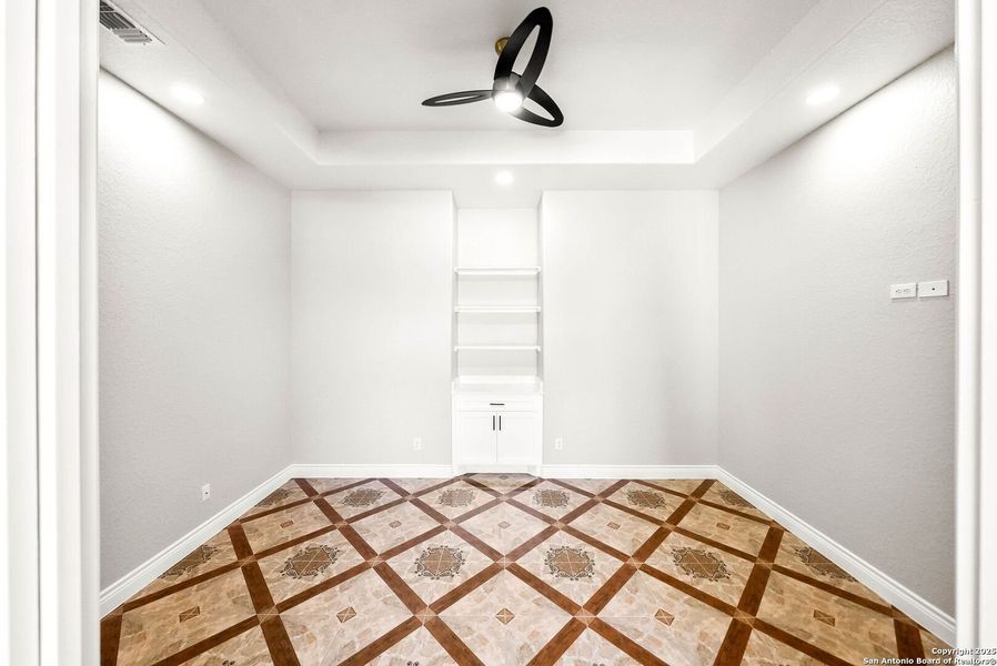 Spacious, unfurnished interior of a new home in , New Braunfels (Image 27).