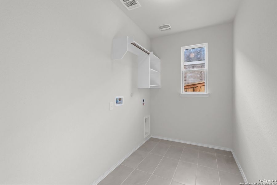 Spacious, unfurnished interior of a new home in Sunflower Ridge, New Braunfels (Image 30). Spacious, unfurnished interior of a new home in Sunflower Ridge, New Braunfels (Image 30).