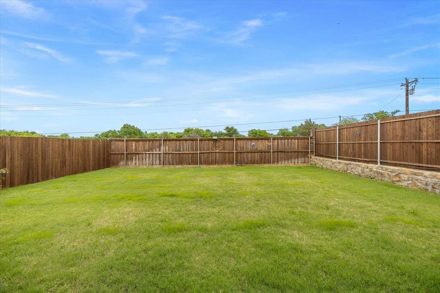 Exterior details and patio area of a home in Eastland, Crandall (Image 26).