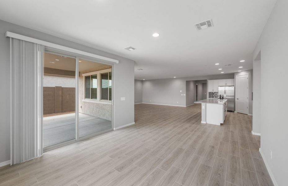 Spacious, unfurnished interior of a new home in El Rancho Santa Rosa, Maricopa (Image 26).