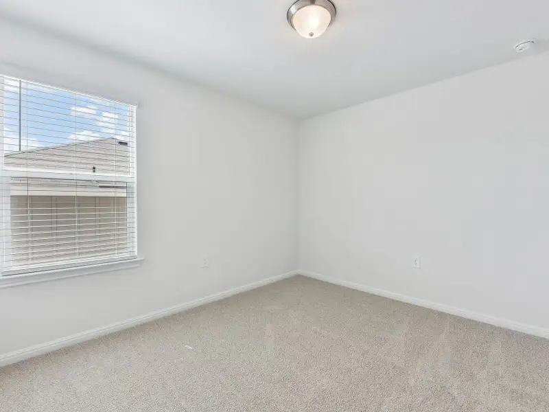 Spacious, unfurnished interior of a new home in Lexington Parke, Del Valle (Image 14).