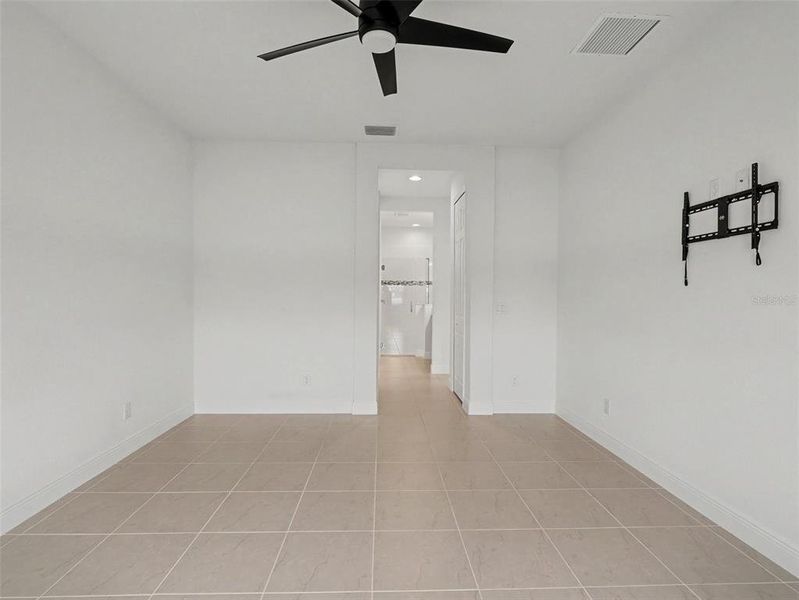 Spacious, unfurnished interior of a new home in , Parrish (Image 12).