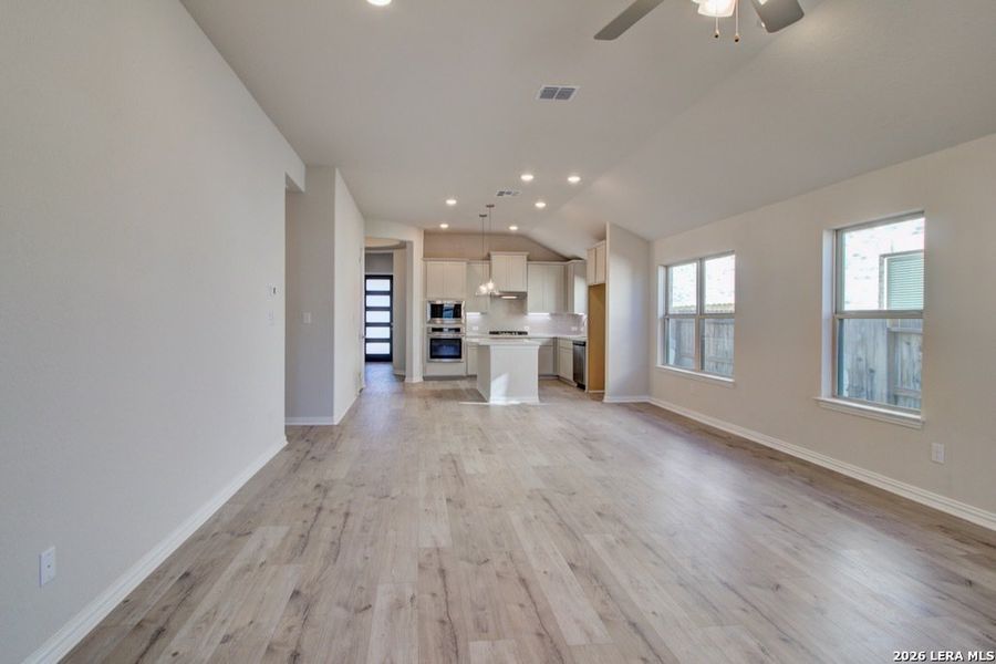 Spacious, unfurnished interior of a new home in Meyer Ranch – Premier, New Braunfels (Image 18).