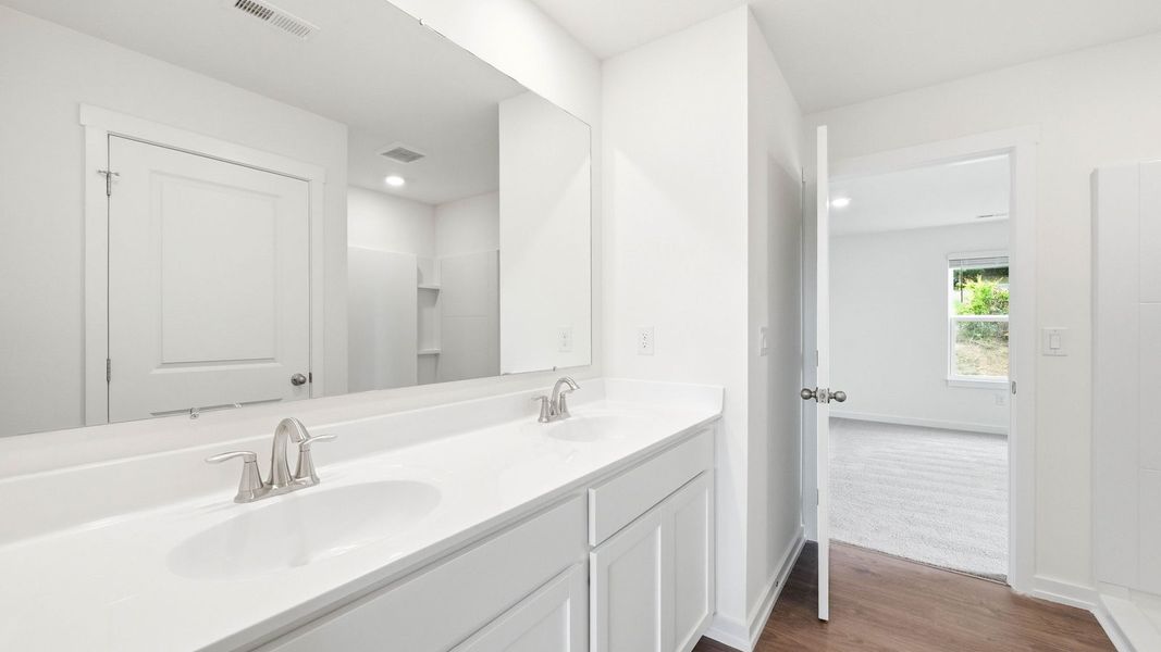 Furnished interior view inside a new home in Oak Hill, Vonore (Image 8).