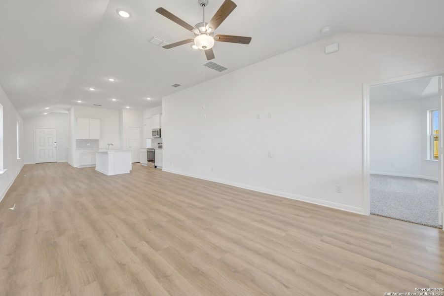 Spacious, unfurnished interior of a new home in Park Place, New Braunfels (Image 15). Spacious, unfurnished interior of a new home in Park Place, New Braunfels (Image 15).