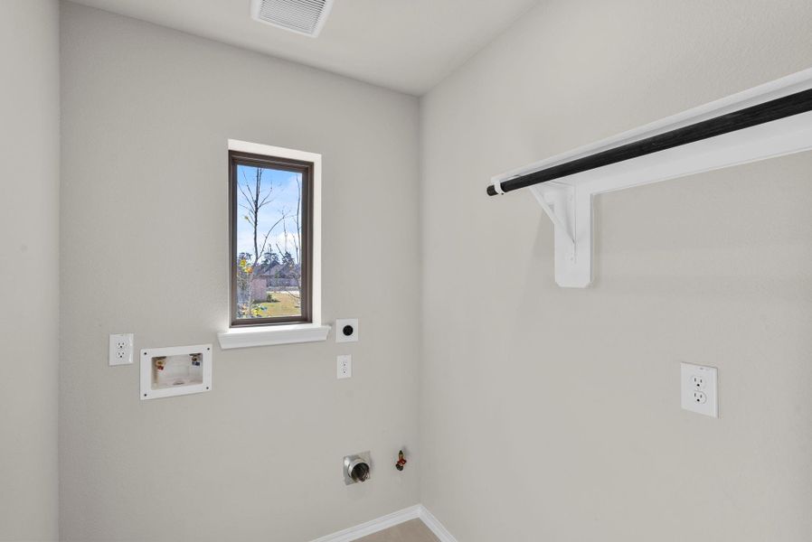 Spacious, unfurnished interior of a new home in Grand Central Park, Conroe (Image 19).