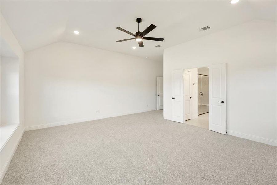 Spacious, unfurnished interior of a new home in Villages of Hurricane Creek, Anna (Image 33).