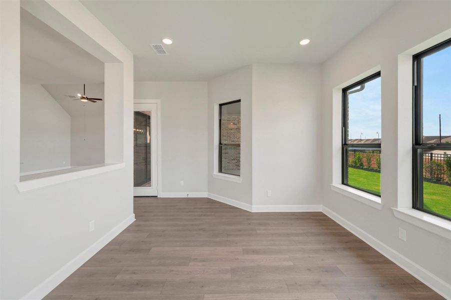 Spacious, unfurnished interior of a new home in Harvest Green 65', Richmond (Image 29).