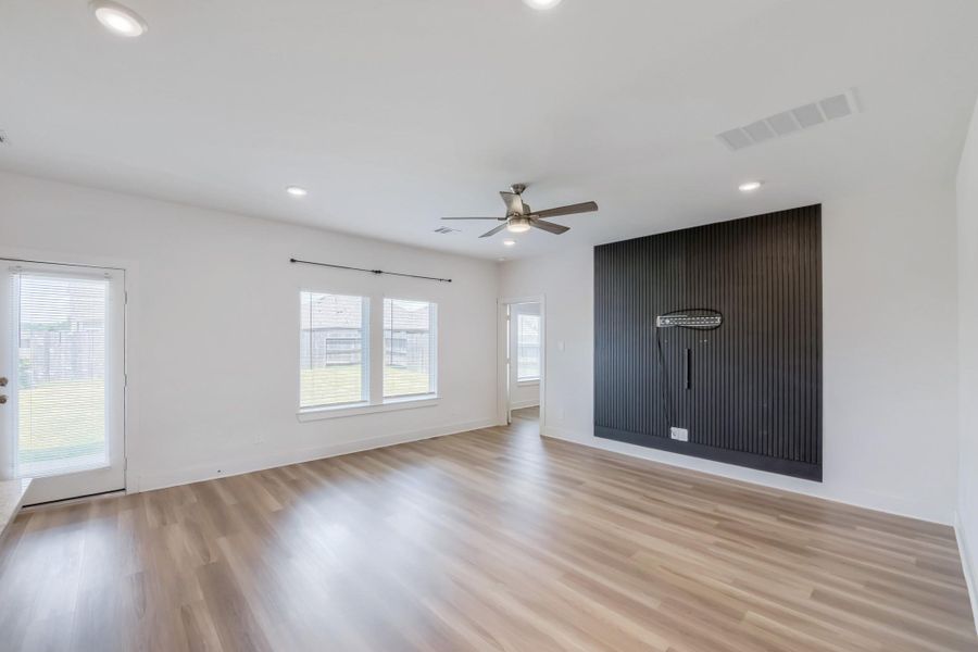 Spacious, unfurnished interior of a new home in Sorella, Tomball (Image 28). Spacious, unfurnished interior of a new home in Sorella, Tomball (Image 28).
