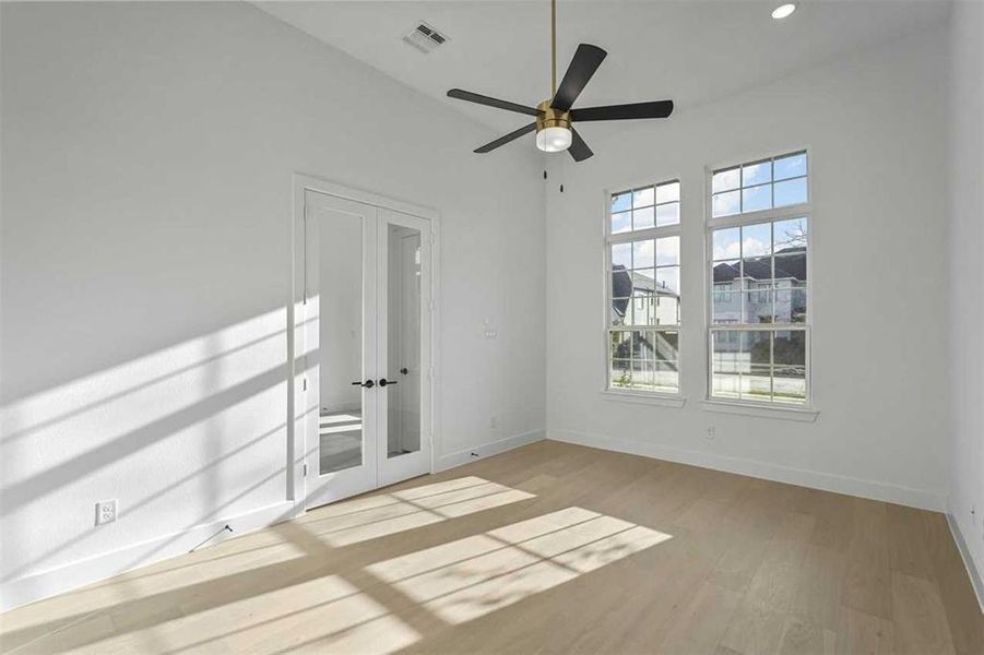 Spacious, unfurnished interior of a new home in Star Trail, Prosper (Image 17).