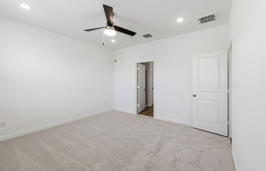 Spacious, unfurnished interior of a new home in Crosswinds, Kyle (Image 23).