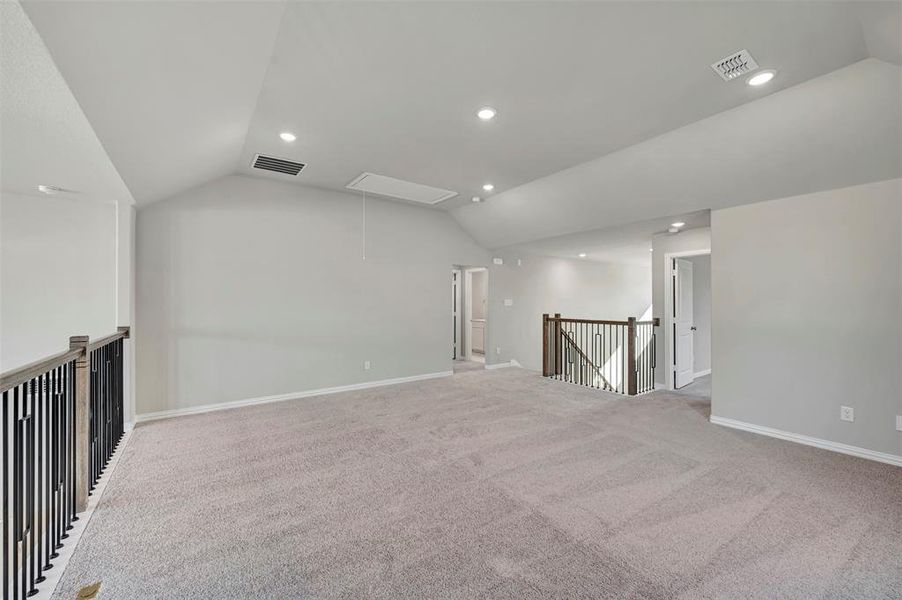 Spacious, unfurnished interior of a new home in Lily Creek at Sutton Fields, Aubrey (Image 27).
