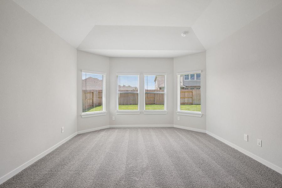 Spacious, unfurnished interior of a new home in Kingdom Heights, Rosenberg (Image 38).