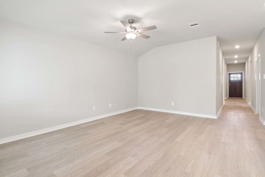 Spacious, unfurnished interior of a new home in Massey Oaks - Premier Series, Pearland (Image 26).