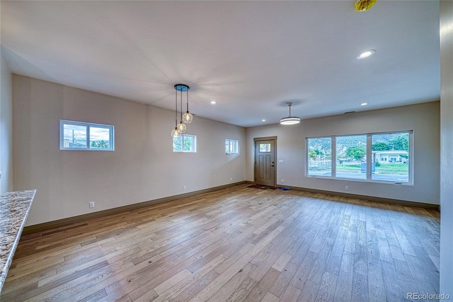 Spacious, unfurnished interior of a new home in , Salida (Image 23).