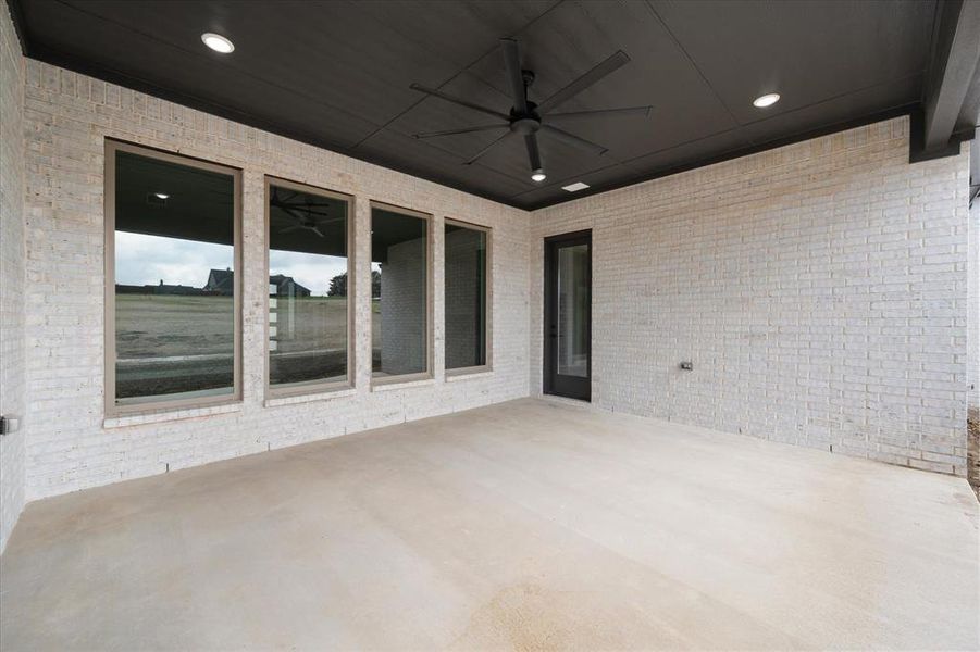 Exterior details and patio area of a home in , Midlothian (Image 3).