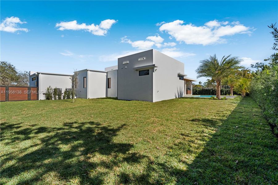 Exterior details and patio area of a home in , Miami (Image 4).