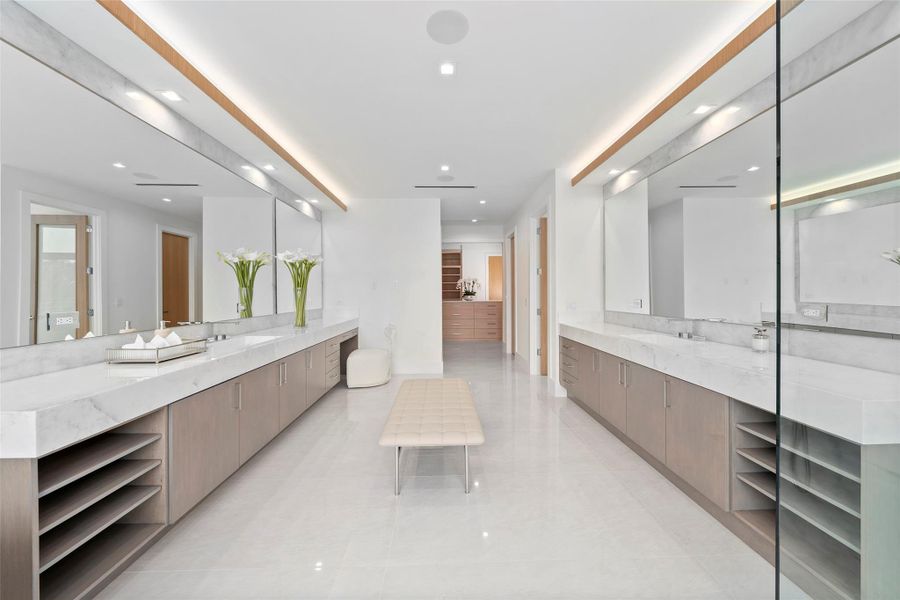 Furnished interior view inside a new home in , Fort Lauderdale (Image 68).