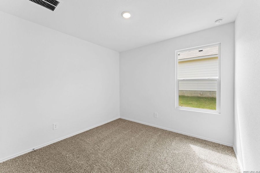 Spacious, unfurnished interior of a new home in Arroyo Ranch, Seguin (Image 12).