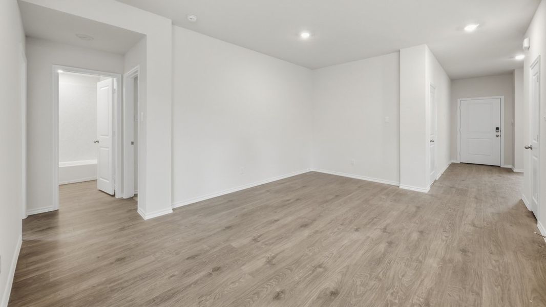 Spacious, unfurnished interior of a new home in Sanger Circle, Sanger (Image 14).