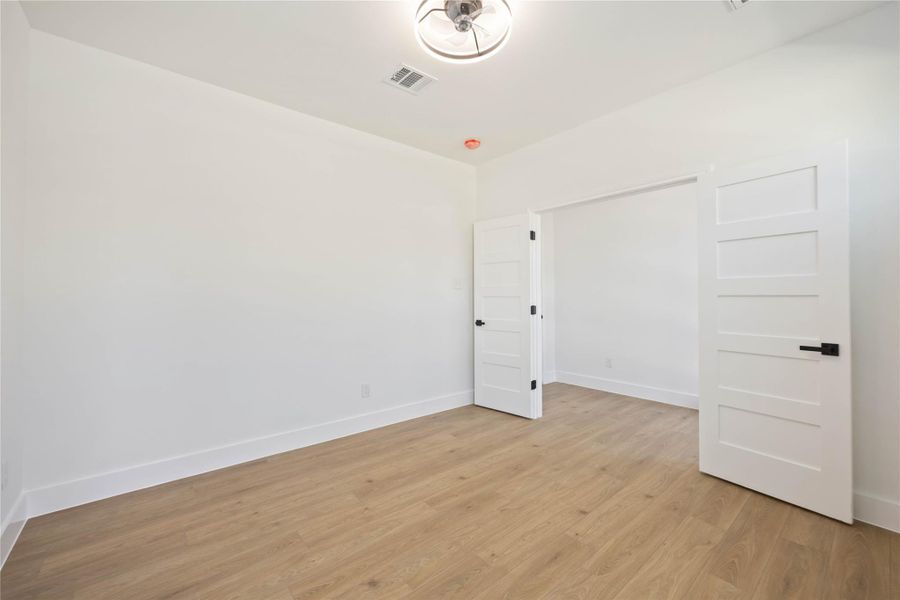 Spacious, unfurnished interior of a new home in , Houston (Image 11).