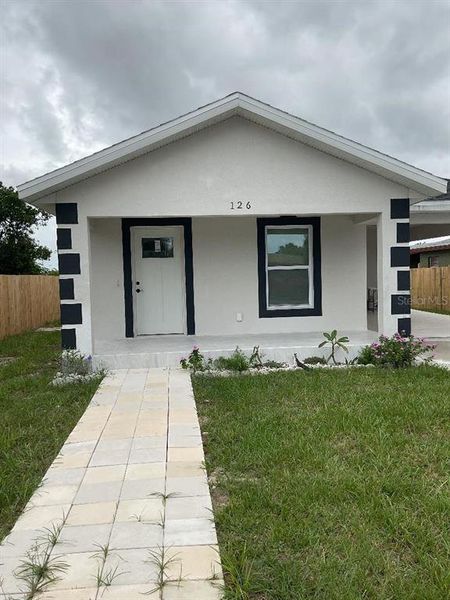 Exterior details and patio area of a home in , Lake Wales (Image 1).