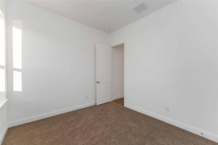 Spacious, unfurnished interior of a new home in Arabella on the Prairie, Booth (Image 14).