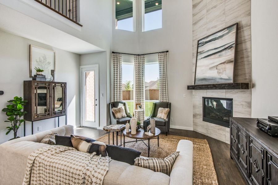 Representative furnished interior of a home built from the Monte Carlo by Sandlin Homes in Lakesong, Midlothian (Image 10).