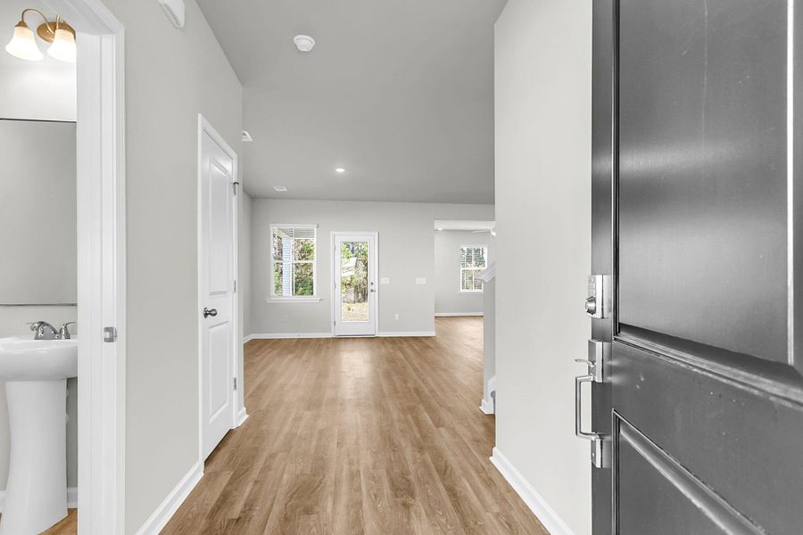 Spacious, unfurnished interior of a new home in Wildcat Chase, Summerville (Image 24).