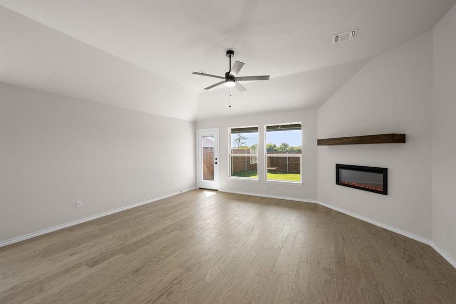 Spacious, unfurnished interior of a new home in Summer Crest, Fort Worth (Image 33).